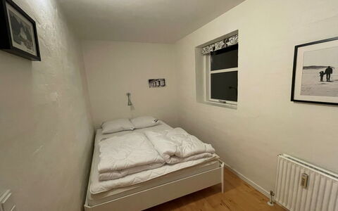Adla - 450M from the Sea: Bed, Slaapkamer, Verdieping, Muur, Flooring, Hout, Bedding, Laken, Interieur Ontwerp, Bed Frame