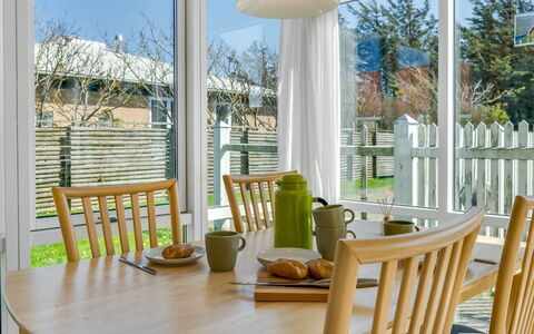 Adla - 450M from the Sea: Meubilair, Interieur Ontwerp, Stoel, Hout, Tafel, Eetkamer, Flooring, Keuken En Eettafel, Plafond, Verdieping