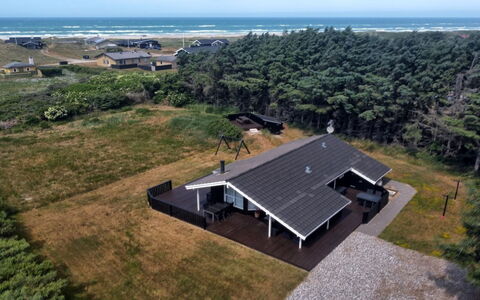 Ilka - 375M from the Sea: Woongebied, Dak, Voorstad, Oprit, Landgoed, Schoorsteen