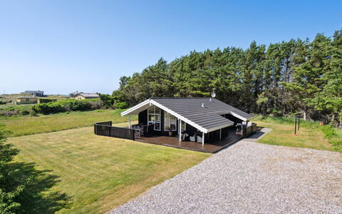 Ilka - 375M from the Sea: Woongebied, Dak, Voorstad, Oprit, Landgoed, Schoorsteen