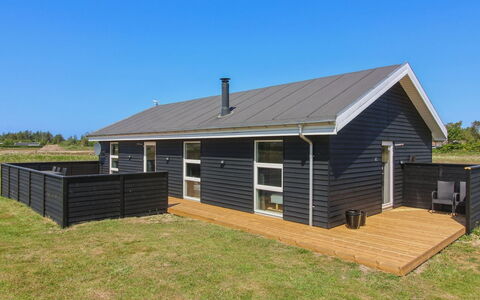 Elenore - 900M from the Sea: Huis, Huis, Deur, Dak, Verblijf, Landgoed, Tuin, Schaduw, Siding, Werf