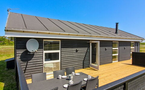 Elenore - 900M from the Sea: Huis, Huis, Deur, Dak, Verblijf, Landgoed, Tuin, Schaduw, Siding, Werf