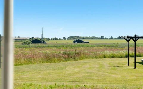 Elenore - 900M from the Sea: Huis, Huis, Deur, Dak, Verblijf, Landgoed, Tuin, Schaduw, Siding, Werf