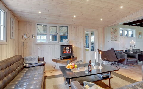 Janakij - 475M from the Sea: Meubilair, Interieur Ontwerp, Hout, Plafond, Kamer, Flooring, Huis, Woonkamer, Verdieping, Verlichting