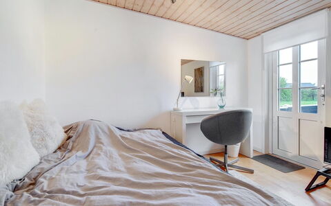 Janakij - 475M from the Sea: Meubilair, Bed, Interieur Ontwerp, Slaapkamer, Muur, Flooring, Verdieping, Hout, Laken, Bedding