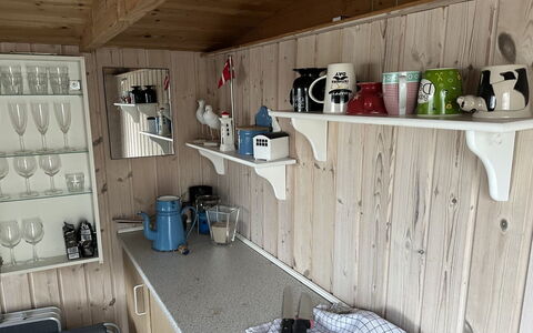 Janakij - 475M from the Sea: Hout, Stellingen, Meubilair, Kamer, Plank, Keuken, Plafond, Beits, Hardwood, Toestel Van De Keuken