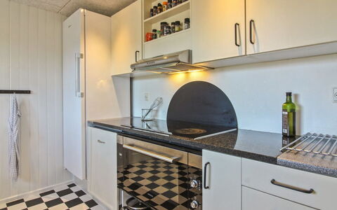 Janakij - 475M from the Sea: Flooring, Keuken, Toestel Van De Keuken, Interieur Ontwerp, Countertop, Verdieping, Major Appliance, Huishoudapparatuur, Verlichting, Fornuis