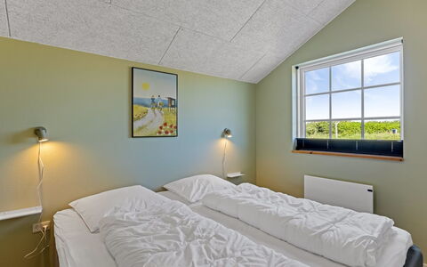 Mieka - 400M from the Sea: Plafond, Interieur Ontwerp, Huis, Verdieping, Slaapkamer, Bed Frame, Bed, Bedding, Laken, Daylighting