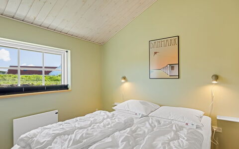 Mieka - 400M from the Sea: Plafond, Interieur Ontwerp, Slaapkamer, Bed, Huis, Bed Frame, Bedding, Laken, Hardwood, Lichte Inrichting