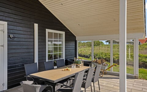 Mieka - 400M from the Sea: Hout, Flooring, Meubilair, Verdieping, Deur, Buitenmeubels, Veranda, Hardwood, Plank, Beits