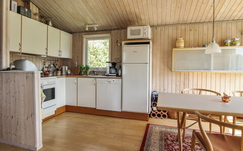 Taina - 1.1Km from the Sea: Huis, Huis, Deur, Dak, Verblijf, Landgoed, Tuin, Schaduw, Siding, Werf
