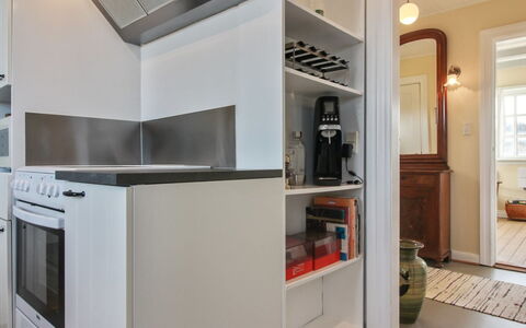 Fania - 200M from the Sea: Toestel Van De Keuken, Keuken, Interieur Ontwerp, Major Appliance, Countertop, Flooring, Cabinetry, Hout, Meubilair, Verdieping