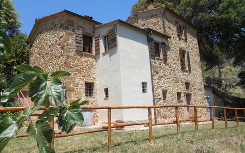Casa Mulinello: Fabriek, Gebouw, Venster, Lucht, Eigendom, Boom, Natuur, Hek, Onroerend Goed, Facade