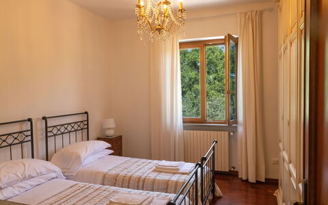 Residenza la Casuccia: Bed, Interieur Ontwerp, Slaapkamer, Bedding, Bed Frame, Verdieping, Laken, Kamer, Meubilair, Plafond