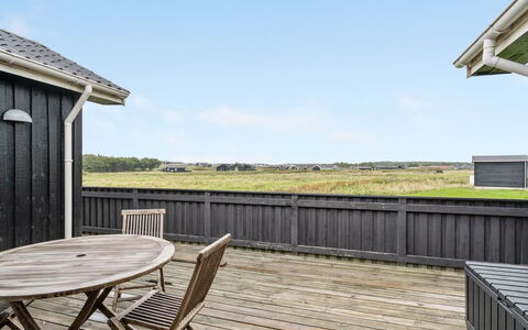 Helma - 200M from the Sea: Hout, Huis, Verblijf, Huis, Dak, Landelijk Gebied, Siding, Blokhut, Garden Gebouwen, Hardwood