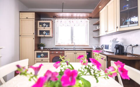 Villa Sole Martina Franca: Meubilair, Interieur Ontwerp, Keuken, Hout, Toestel Van De Keuken, Countertop, Cabinetry, Major Appliance, Kamer, Verlichting