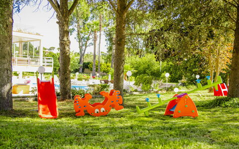 Villa Sole Martina Franca: Speeltoestel, Recreatie, Openbare Ruimte, Vrije Tijd, Dia Van De Speelplaats, De Lente, Speelplaats, Park, Gazon, Tuin