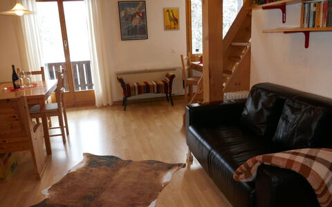 Chalet Grindelwaldgletscher: Bruin, Bankstel, Meubilair, Eigendom, Fotolijst, Tafel, Hout, Gebouw, Venster, Comfort