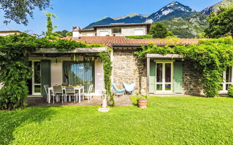 Villa Ulivo: Huis, Struik, Huis, Tuin, Groundcover, Bergketen, Verblijf, Gazon, Landgoed, Hacienda