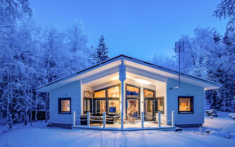 Villa Rukan Kesäniemi: Hout, Siding, Verblijf, Huis, Huis, Plank, Garden Gebouwen, Blokhut, Hardwood, Veranda
