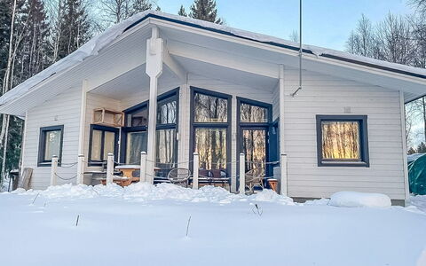 Villa Rukan Kesäniemi: Hout, Siding, Verblijf, Huis, Huis, Plank, Garden Gebouwen, Blokhut, Hardwood, Veranda