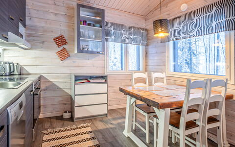 Villa Rukan Kesäniemi: Hout, Interieur Ontwerp, Plafond, Meubilair, Huis, Flooring, Kamer, Lichte Inrichting, Houten Vloer, Keuken