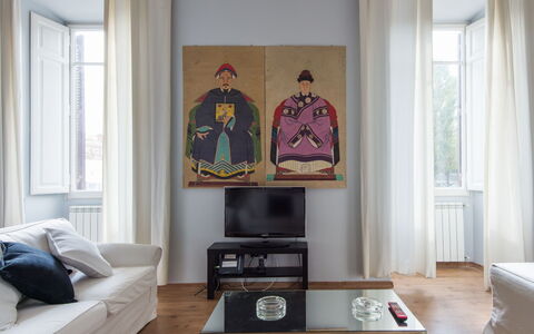 La Casa Dell'Arte: Gebouw, Lucht, Auto, Venster, Fabriek, Boom, Wiel, Voertuig