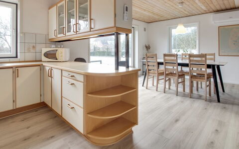 Solmaz - 3.5Km from the Sea: Flooring, Interieur Ontwerp, Meubilair, Hout, Verdieping, Houten Vloer, Keuken, Countertop, Plafond, Huis