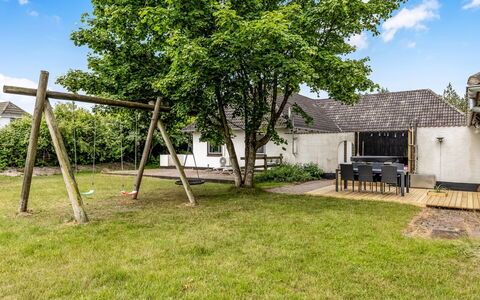 Solmaz - 3.5Km from the Sea: Huis, Dak, Huis, Schaduw, Tuin, Verblijf, Gazon, Backyard, Landscaping, Werf