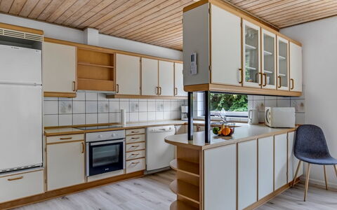 Solmaz - 3.5Km from the Sea: Flooring, Keuken, Interieur Ontwerp, Hout, Countertop, Verdieping, Plafond, Meubilair, Cabinetry, Houten Vloer
