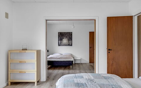 Solmaz - 3.5Km from the Sea: Bed, Flooring, Interieur Ontwerp, Slaapkamer, Verdieping, Muur, Meubilair, Hout, Laken, Bedding