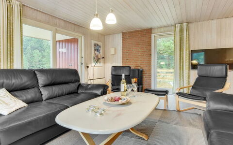 Harthwik - 1Km from the Sea: Meubilair, Interieur Ontwerp, Bankstel, Flooring, Hout, Woonkamer, Plafond, Verdieping, Kamer, Verlichting
