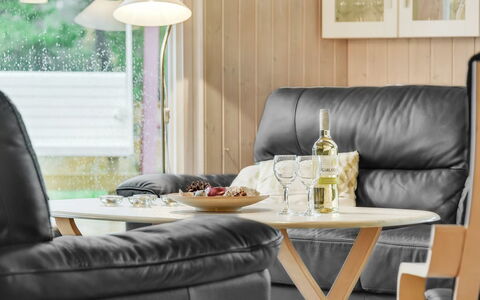 Harthwik - 1Km from the Sea: Meubilair, Interieur Ontwerp, Flooring, Hout, Woonkamer, Verdieping, Verlichting, Huis, Bankstel, Tafel