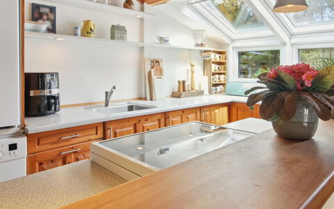 Tirsa - 3.9Km from the Sea: Countertop, Keuken, Interieur Ontwerp, Cabinetry, Flooring, Meubilair, Hout, Plafond, Toestel Van De Keuken, Huis