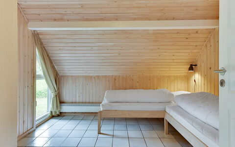 Ellanor - 1Km from the Sea: Hout, Flooring, Interieur Ontwerp, Plafond, Verdieping, Meubilair, Zolder, Slaapkamer, Bed, Kamer