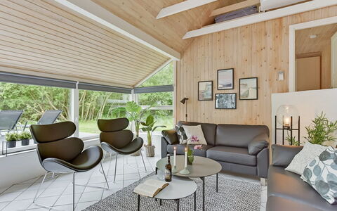 Ellanor - 1Km from the Sea: Interieur Ontwerp, Meubilair, Bankstel, Flooring, Hout, Plafond, Woonkamer, Verdieping, Stoel, Verlichting