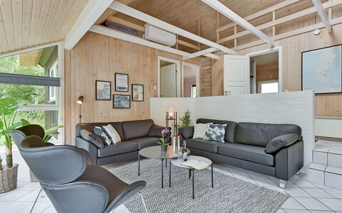Ellanor - 1Km from the Sea: Interieur Ontwerp, Hout, Bankstel, Flooring, Woonkamer, Plafond, Meubilair, Verdieping, Kamer