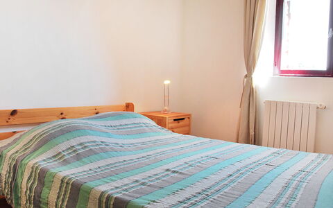 Saint Saturnin D'Apt 105: Slaapkamer, Bed, Kamer, Meubilair, Laken, Eigendom, Bed Frame, Bedding, Verdieping, Matras