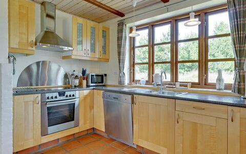 Siegried - 2.2Km from the Sea: Keuken, Meubilair, Countertop, Cabinetry, Hout, Interieur Ontwerp, Toestel Van De Keuken, Flooring, Major Appliance, Kamer