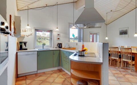 Asdis - 2.8Km from the Sea: Interieur Ontwerp, Flooring, Plafond, Lichte Inrichting, Meubilair, Hout, Verdieping, Keuken, Kamer, Verlichting