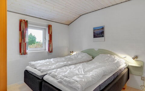 Asdis - 2.8Km from the Sea: Hout, Huis, Slaapkamer, Bed, Verblijf, Bed Frame, Plafond, Bedding, Laken, Freezing