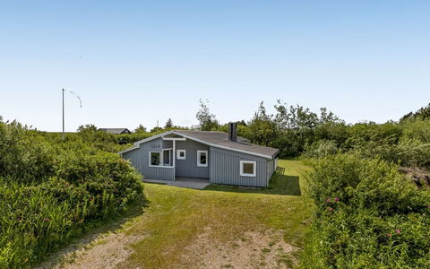 Evalotte - 600M from the Sea: Appartement, Schaduw, Balkon, Stoel, Hek, Buitenmeubels, Aluminium, Kunstgras