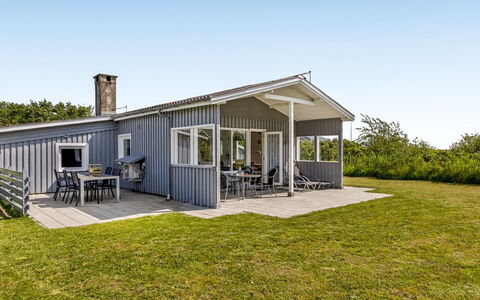 Evalotte - 600M from the Sea: Appartement, Schaduw, Balkon, Stoel, Hek, Buitenmeubels, Aluminium, Kunstgras