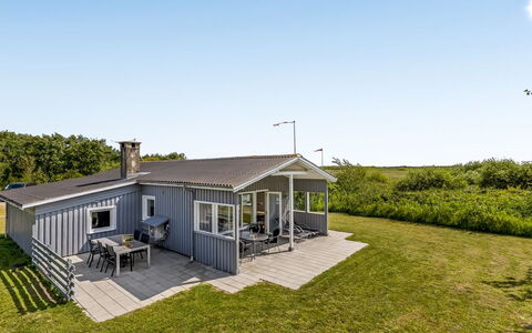 Evalotte - 600M from the Sea: Appartement, Schaduw, Balkon, Stoel, Hek, Buitenmeubels, Aluminium, Kunstgras