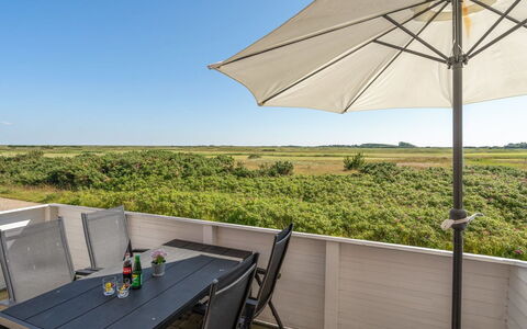 Maura - 2.3Km from the Sea: Gebouw, Huis, Venster, Huis, Dak, Woongebied, Struik, Verblijf, Land Lot