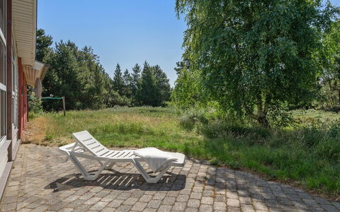 Mojag - 1Km from the Sea: Gras, Struik, Huis, Tuin, Huis, Verblijf, Land Lot, Gazon, Groundcover