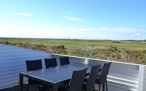 Auti - 2.3Km from the Sea: Gebouw, Huis, Venster, Huis, Dak, Woongebied, Struik, Verblijf, Land Lot