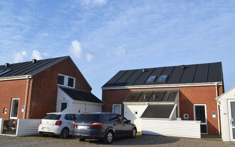 Auti - 2.3Km from the Sea: Gebouw, Huis, Venster, Huis, Dak, Woongebied, Struik, Verblijf, Land Lot