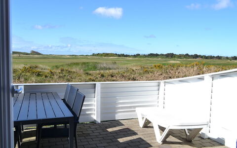 Auti - 2.3Km from the Sea: Gebouw, Huis, Venster, Huis, Dak, Woongebied, Struik, Verblijf, Land Lot