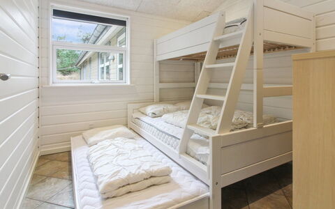 Nael - 1.6Km from the Sea: Hout, Verdieping, Interieur Ontwerp, Flooring, Plafond, Hardwood, Beits, Slaapkamer, Plank, Bed